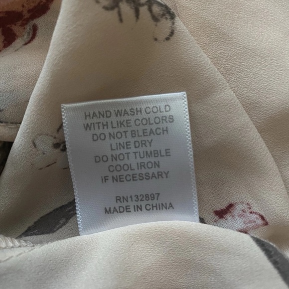 ROSE & OLIVE Women’s Floral Wrap Blouse Top Medium Pink Long Sleeve Lightweight - Picture 7 of 7